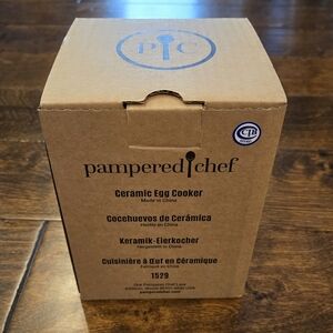 New Pampered Chef Ceramic Egg Cooker